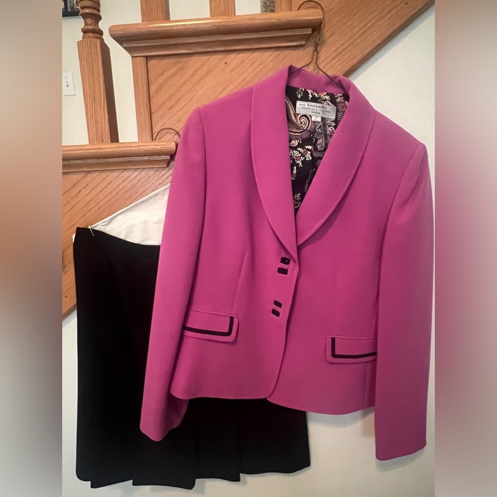 TAHARI Arthur S. Levine 2-piece Suit (10p)